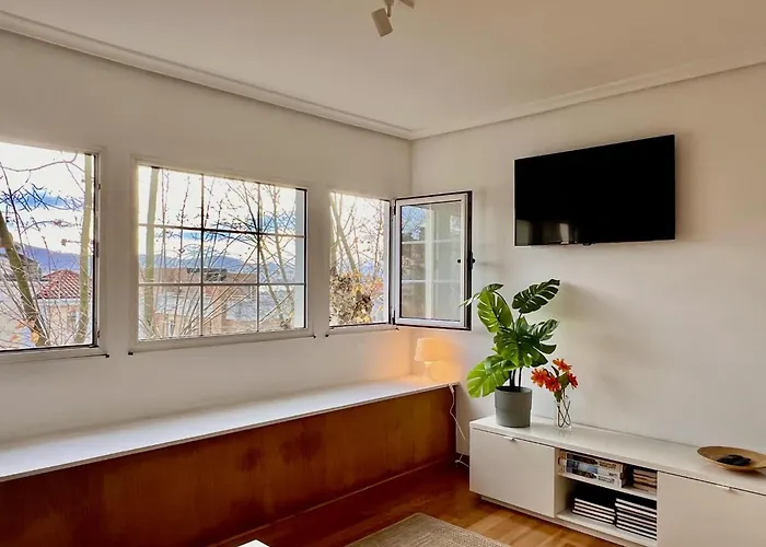 Menendez Pelayo 55 - Monabri * سانتاندر